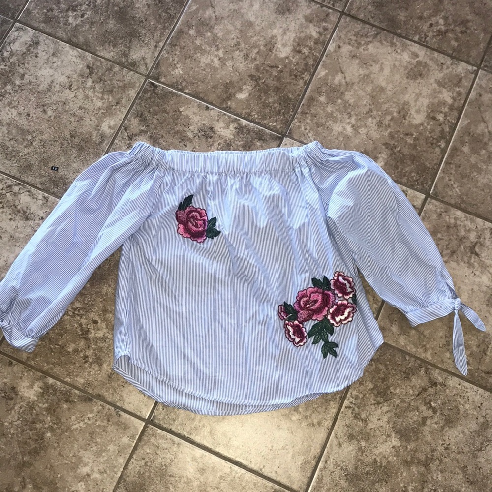 Style house Off shoulder Blouse NWOT